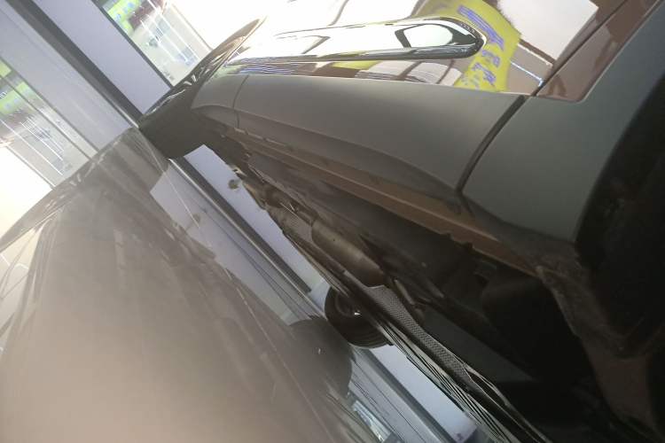 Used Toyota Crown 2023 2.5L SportCross HEV Two-Wheel Drive Prestige Edition Right Side Sill