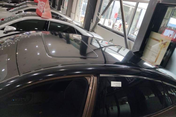 Used Toyota Crown 2023 2.5L SportCross HEV Two-Wheel Drive Prestige Edition Roof