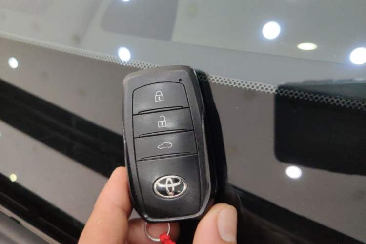 Used Toyota Crown 2023 2.5L SportCross HEV Two-Wheel Drive Prestige Edition Vehicle Key