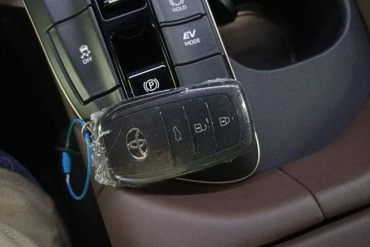 Used Toyota Crown 2023 2.5L SportCross HEV Two-Wheel Drive Prestige Edition Vehicle Key