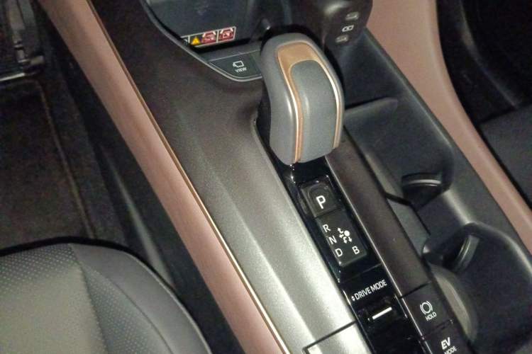 Used Toyota Crown 2023 2.5L SportCross HEV Two-Wheel Drive Prestige Edition Gear Lever