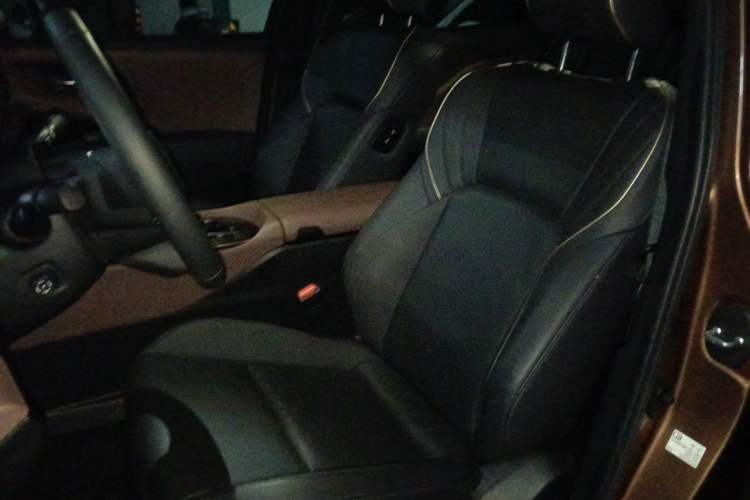 Used Toyota Crown 2023 2.5L SportCross HEV Two-Wheel Drive Prestige Edition Left Front Seat
