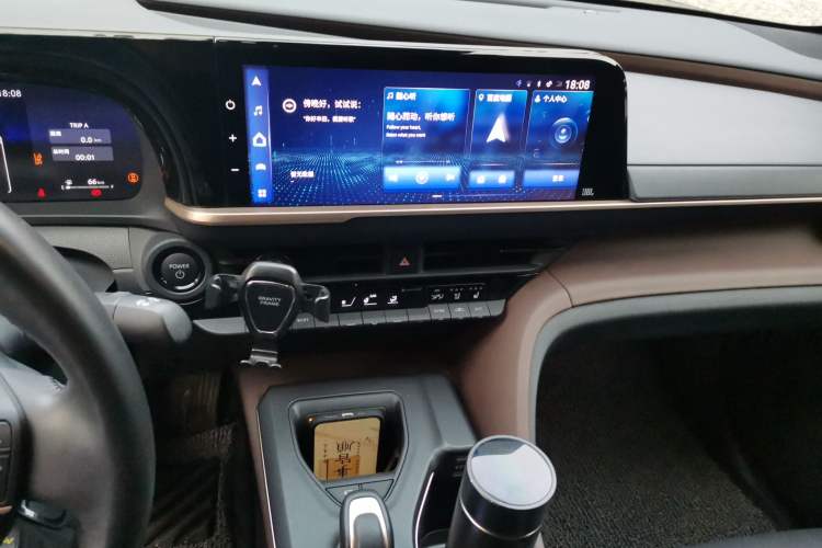 Used Toyota Crown 2023 2.5L SportCross HEV Two-Wheel Drive Prestige Edition Audio And AC Panel