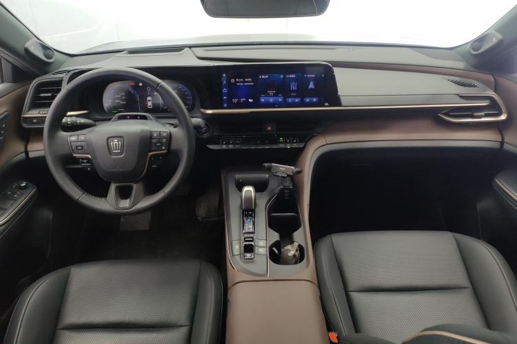 Used Toyota Crown 2023 2.5L SportCross HEV Two-Wheel Drive Prestige Edition Center Console