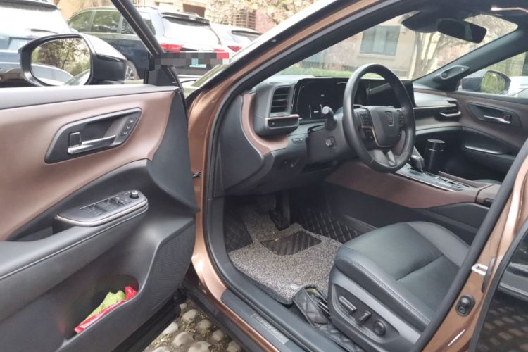 Used Toyota Crown 2023 2.5L SportCross HEV Two-Wheel Drive Prestige Edition Driver Seat