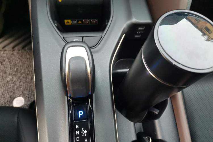 Used Toyota Crown 2023 2.5L SportCross HEV Two-Wheel Drive Prestige Edition Gear Lever