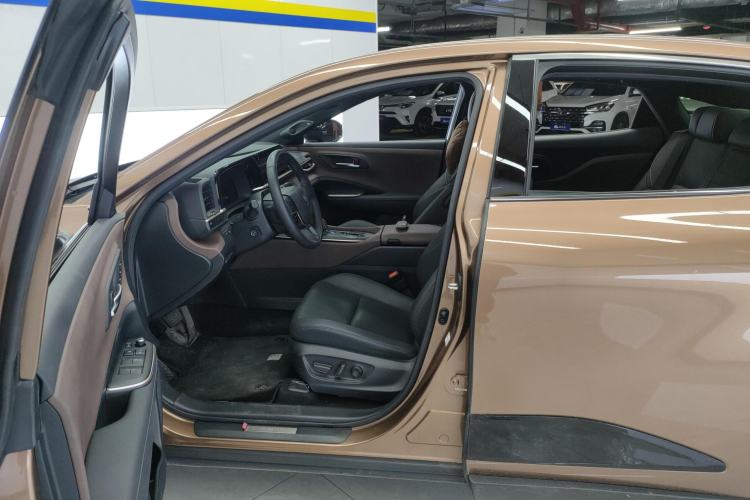Used Toyota Crown 2023 2.5L SportCross HEV Two-Wheel Drive Prestige Edition Left Front Seat