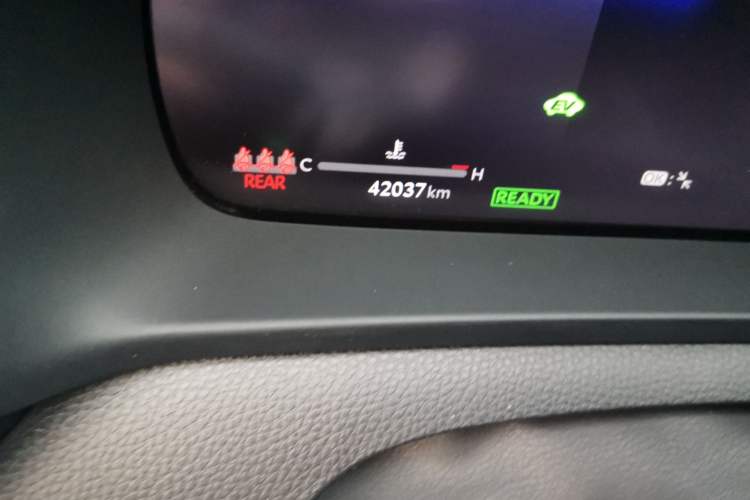 Used Toyota Crown 2023 2.5L SportCross HEV Two-Wheel Drive Prestige Edition Odometer Close Up