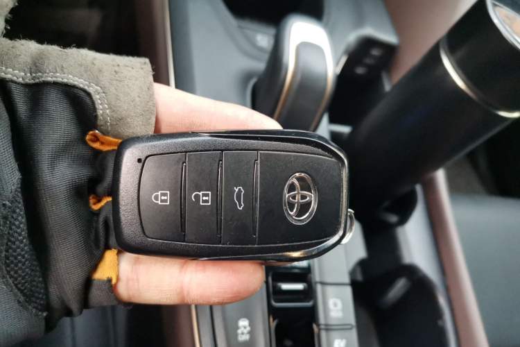 Used Toyota Crown 2023 2.5L SportCross HEV Two-Wheel Drive Prestige Edition Vehicle Key