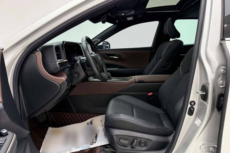 Used Toyota Crown 2023 2.5L SportCross HEV Two-Wheel Drive Prestige Edition Interior 6