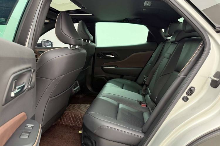 Used Toyota Crown 2023 2.5L SportCross HEV Two-Wheel Drive Prestige Edition Interior 7
