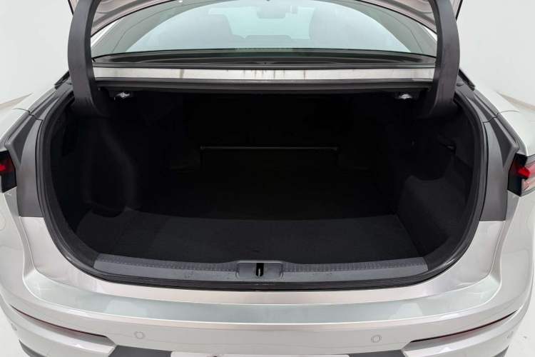 Used Toyota Crown 2023 2.5L SportCross HEV Two-Wheel Drive Prestige Edition Interior 8