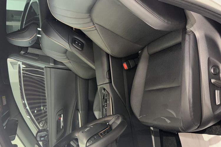Used Toyota Crown 2023 2.5L SportCross HEV Two-Wheel Drive Prestige Edition Interior 3