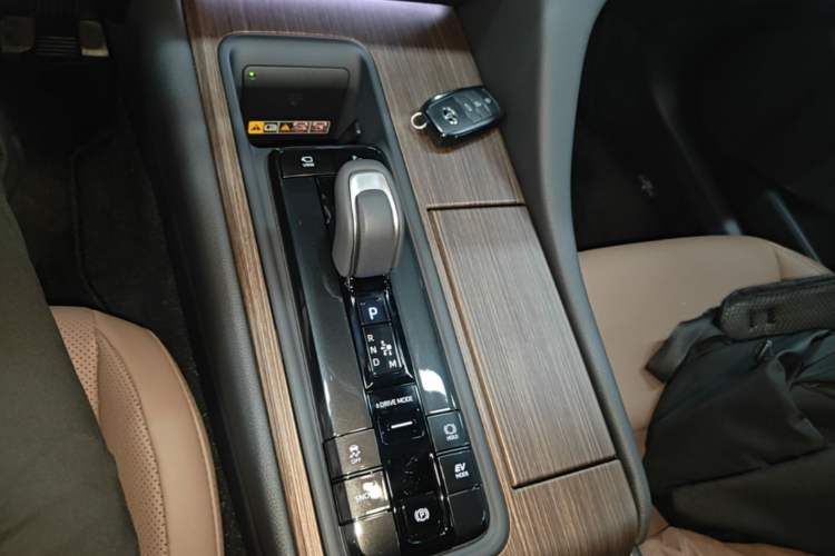 Used Toyota Crown 2024 2.5L Ultimate Edition Gear Lever