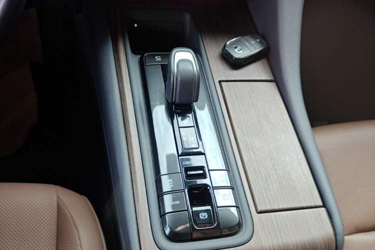 Used Toyota Crown 2024 2.5L Ultimate Edition Gear Lever