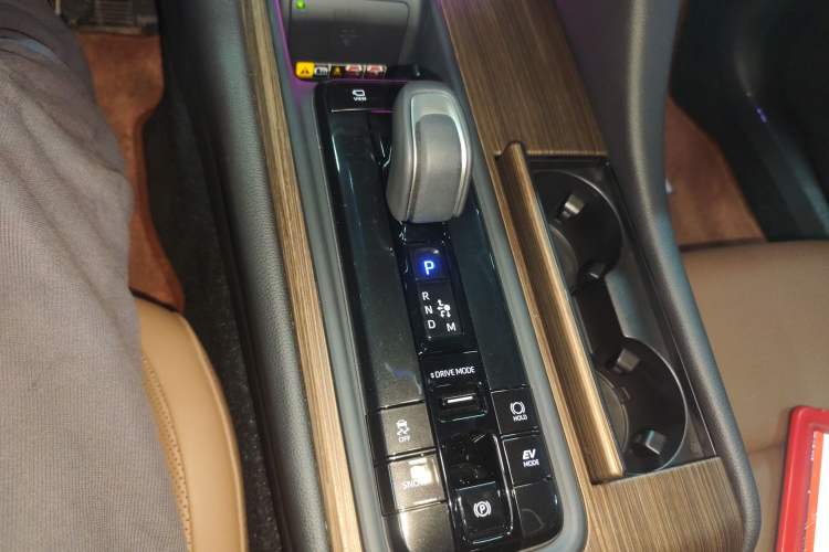 Used Toyota Crown 2024 2.5L Ultimate Edition Gear Lever