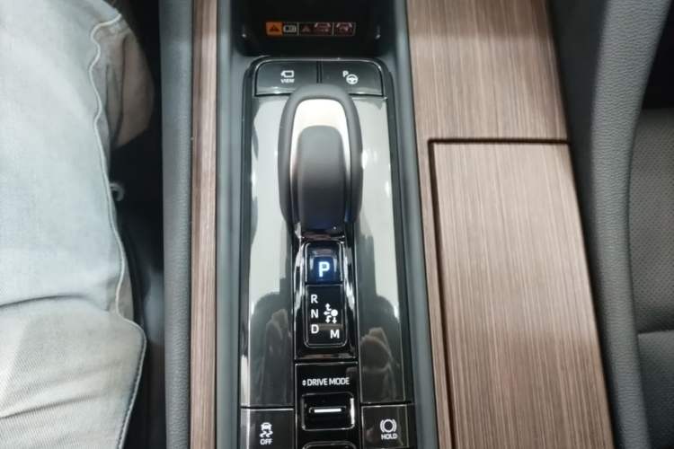 Used Toyota Crown 2024 2.5L Ultimate Edition Gear Lever