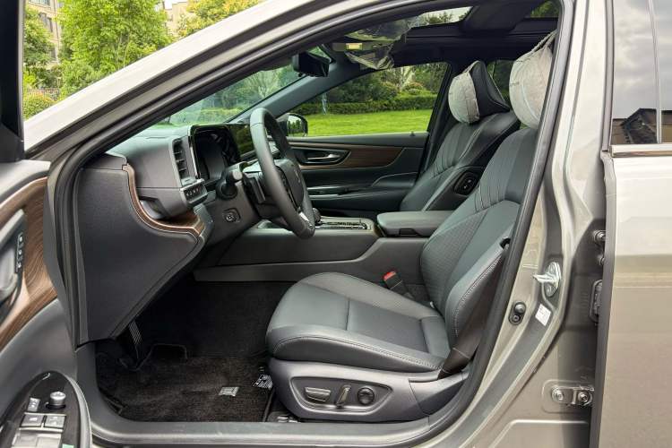 Used Toyota Crown 2024 2.5L Ultimate Edition Interior 2
