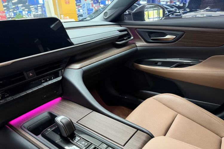 Used Toyota Crown 2024 2.5L Ultimate Edition Interior 8