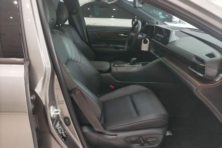 Used Toyota Crown 2024 2.5L Ultimate Edition Right Front Seat