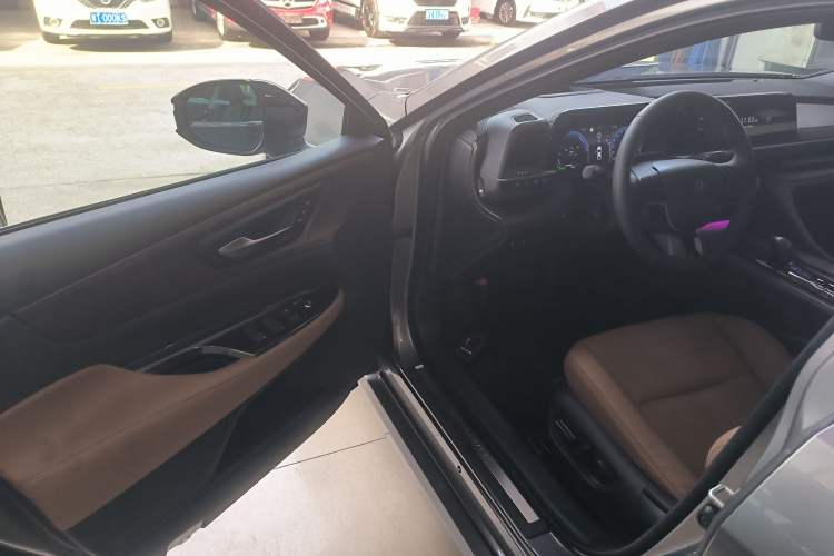 Used Toyota Crown 2024 2.5L Ultimate Edition Driver Seat