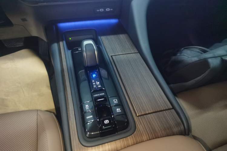 Used Toyota Crown 2024 2.5L Ultimate Edition Gear Lever