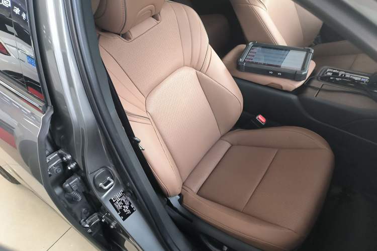 Used Toyota Crown 2024 2.5L Ultimate Edition Right Front Seat