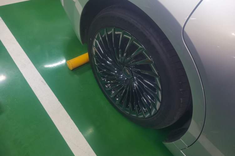 Used Toyota Crown 2024 2.5L Ultimate Edition Right Rear Wheel Hub