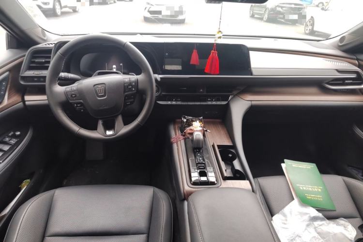 Used Toyota Crown 2024 2.5L Comfort Edition Center Console