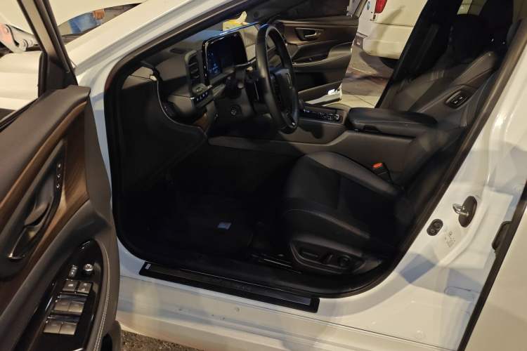 Used Toyota Crown 2024 2.5L Comfort Edition Driver Seat