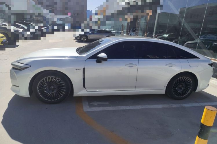 Used Toyota Crown 2024 2.5L Ultimate Edition Exterior 3