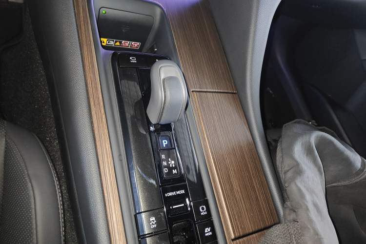 Used Toyota Crown 2024 2.5L Ultimate Edition Gear Lever