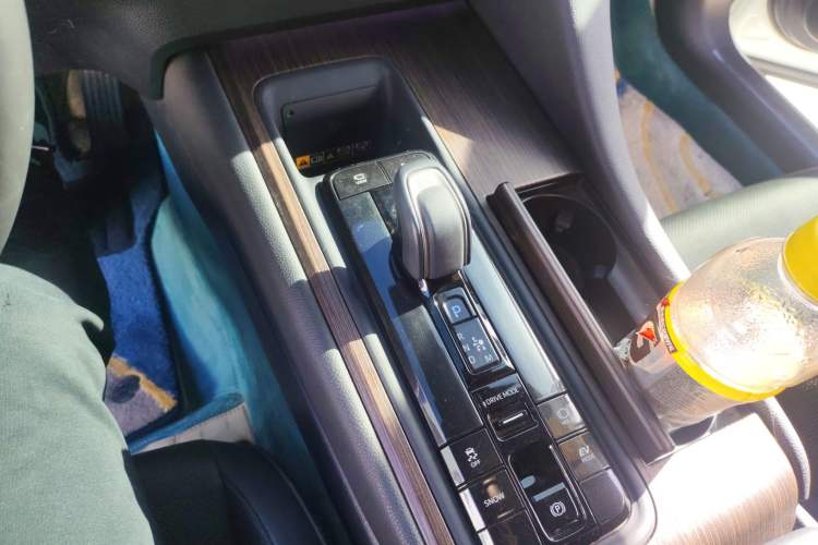 Used Toyota Crown 2024 2.5L Ultimate Edition Gear Lever