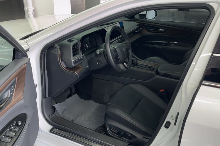 Used Toyota Crown 2024 2.5L Comfort Edition Interior 2