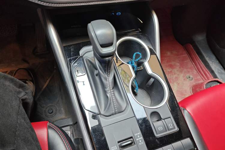 Used Toyota Crown Kluger 2021 2.5L HEV Two-Wheel Drive Entry Version Gear Lever