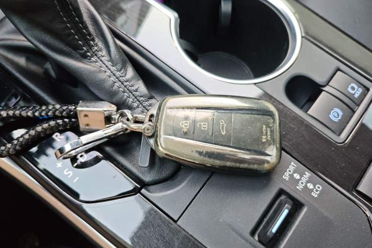 Used Toyota Crown Kluger 2022 2.5L HEV Four-Wheel Drive Premium Edition Vehicle Key