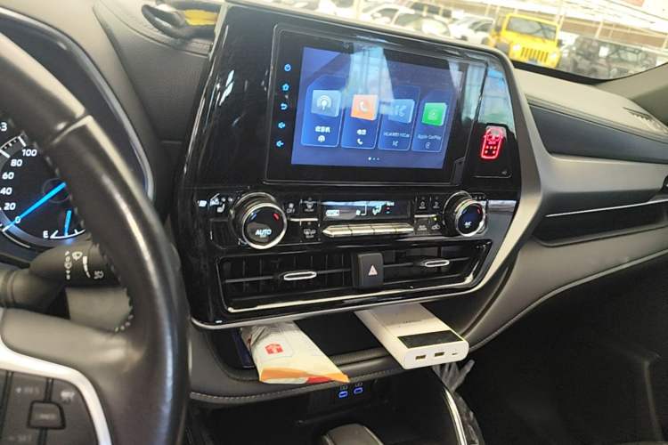 Used Toyota Crown Kluger 2021 2.5L HEV Four-Wheel Drive Luxury Edition Audio And AC Panel