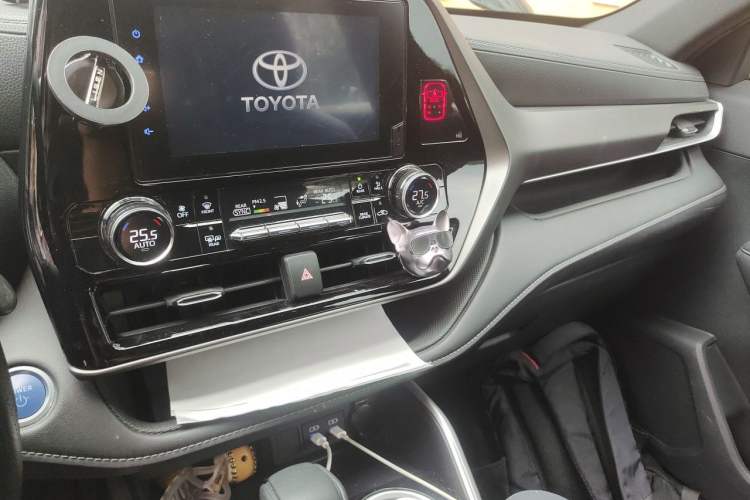 Used Toyota Crown Kluger 2021 2.5L HEV Four-Wheel Drive Elite Edition Audio And AC Panel