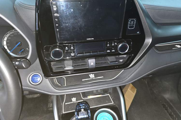 Used Toyota Crown Kluger 2021 2.5L HEV Two-Wheel Drive Entry Version Audio And AC Panel