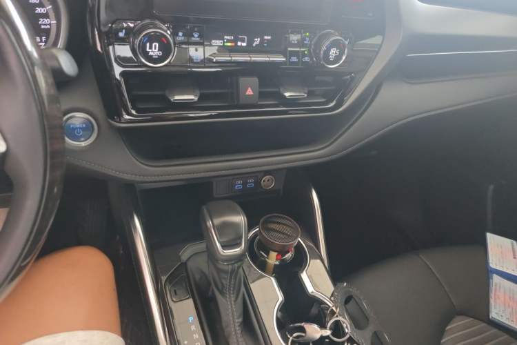 Used Toyota Crown Kluger 2021 2.5L HEV Four-Wheel Drive Luxury Edition Audio And AC Panel