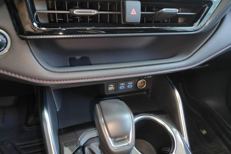 Used Toyota Crown Kluger 2021 2.5L HEV Four-Wheel Drive Flagship Edition Audio And AC Panel
