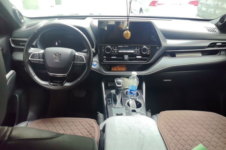 Used Toyota Crown Kluger 2021 2.5L HEV Four-Wheel Drive Flagship Edition Center Console