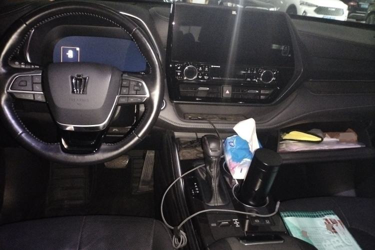 Used Toyota Crown Kluger 2021 2.5L HEV Four-Wheel Drive Flagship Edition Center Console