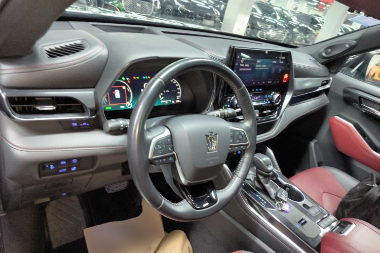 Used Toyota Crown Kluger 2021 2.5L HEV Four-Wheel Drive Flagship Edition Center Console