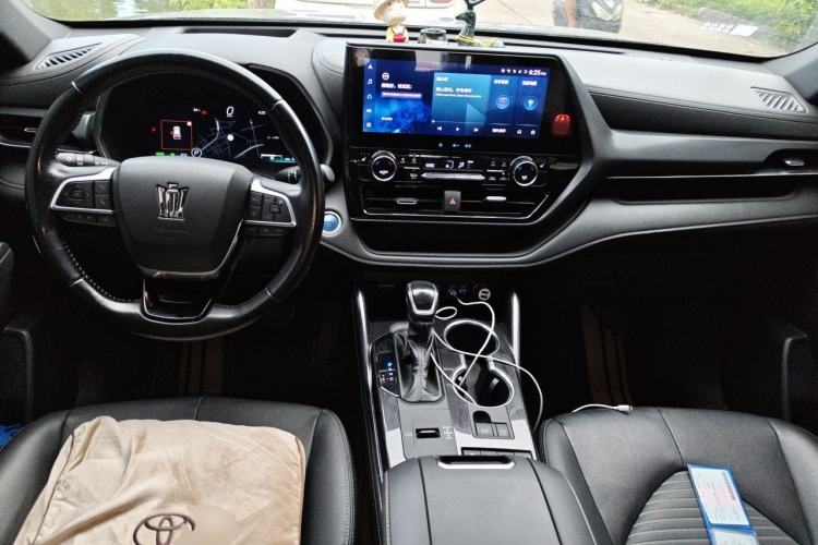 Used Toyota Crown Kluger 2021 2.5L HEV Four-Wheel Drive Premium Edition Center Console