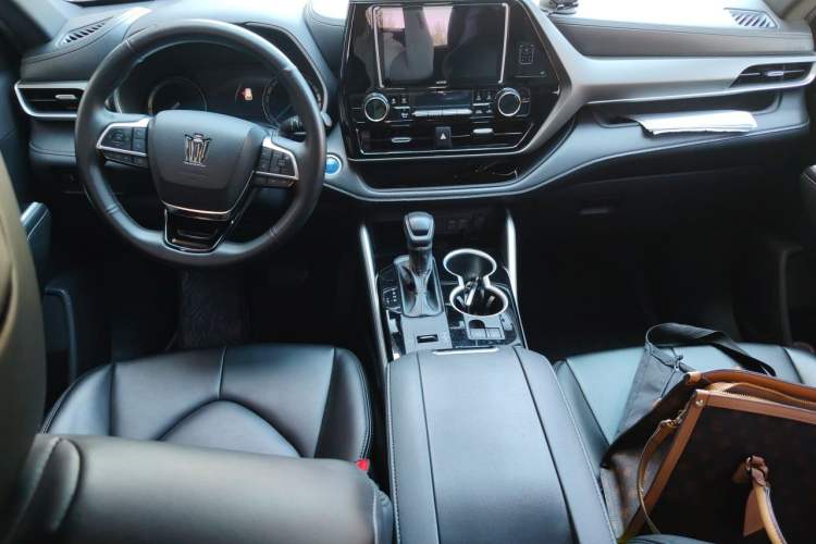 Used Toyota Crown Kluger 2021 2.5L HEV Four-Wheel Drive Elite Edition Center Console