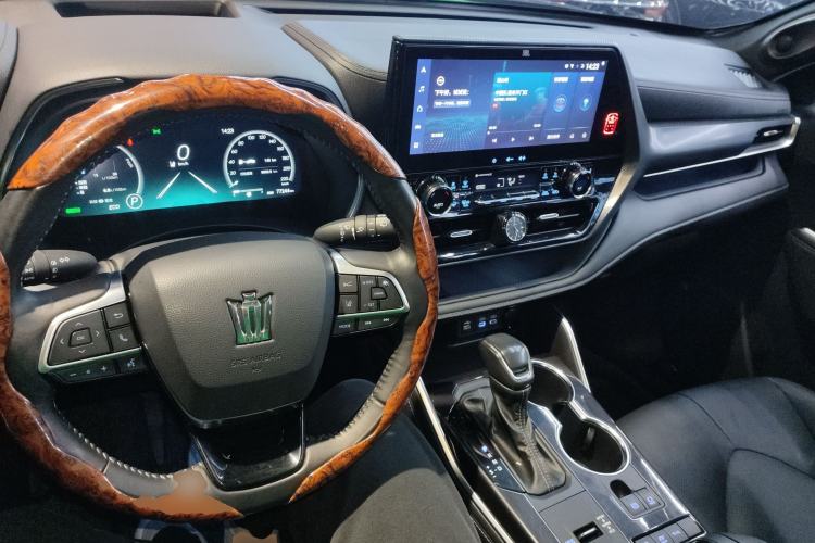 Used Toyota Crown Kluger 2021 2.5L HEV Four-Wheel Drive Flagship Edition Center Console