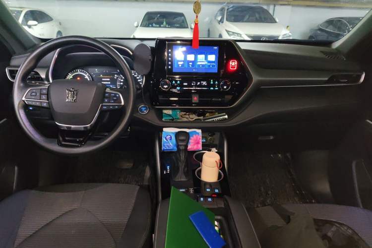 Used Toyota Crown Kluger 2021 2.5L HEV Two-Wheel Drive Entry Version Center Console