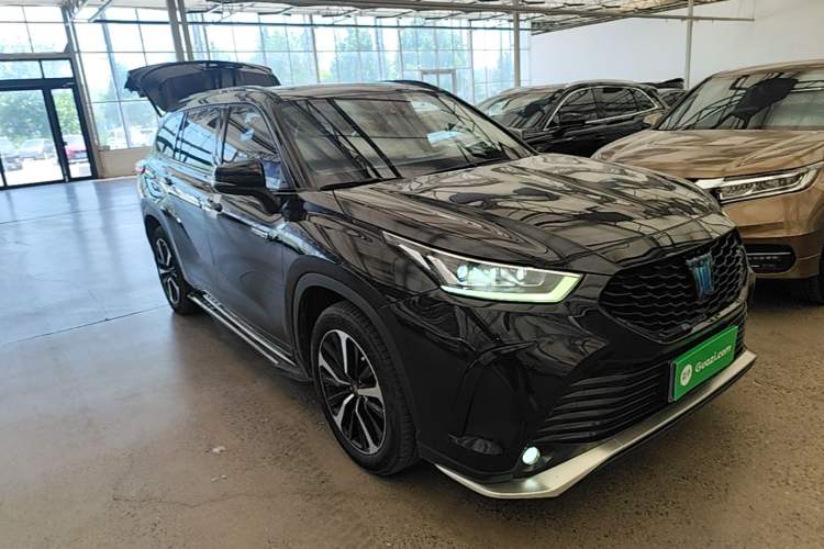 Used Toyota Crown Kluger 2021 2.5L HEV Four-Wheel Drive Luxury Edition Front Right 45 Deg
