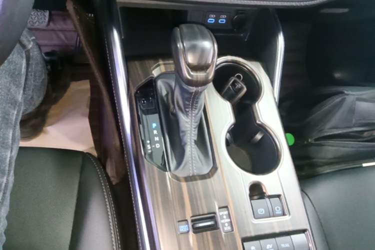 Used Toyota Crown Kluger 2021 2.5L HEV Four-Wheel Drive Luxury Edition Gear Lever